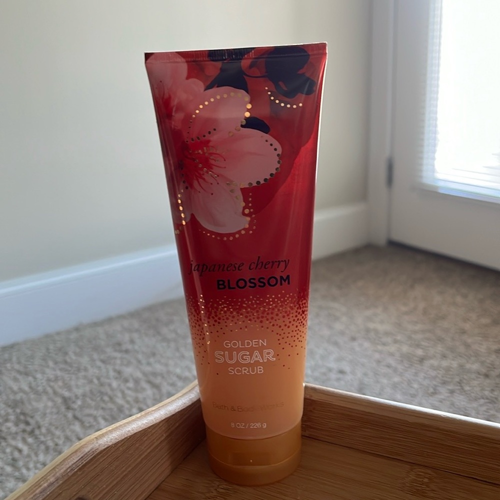 Bath & Body Works Japanese Cherry Blossom Golden Sugar Scrub 8oz. New & Sealed